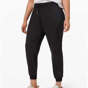 Lululemon On the Fly jogger 28” luxtreme